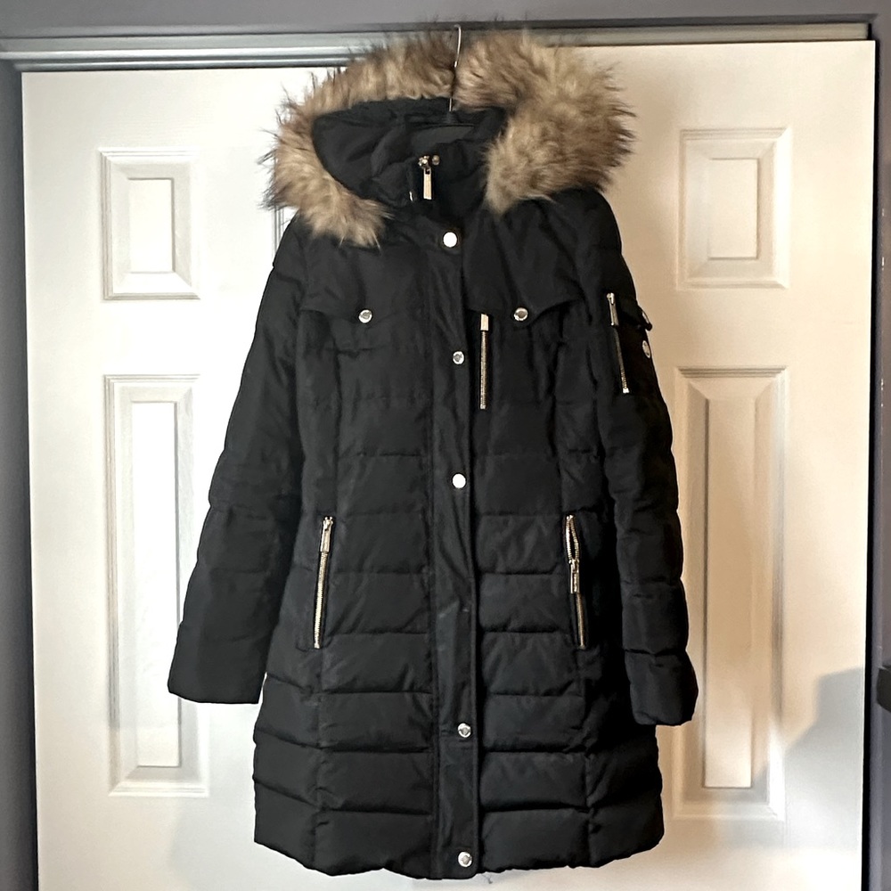 Women’s black Michael Kors zip-up winter puffer coat size Small, w/faux fur trim